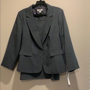 (NWT) DANILLO 2PIECE WOMAN SUIT💖